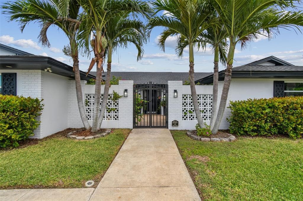 221 HOWARD DRIVE photo 6