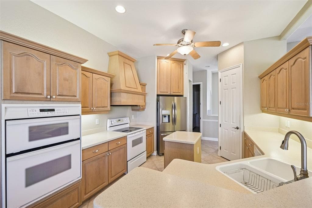 2160 W HILLSBOROUGH BOULEVARD photo 20