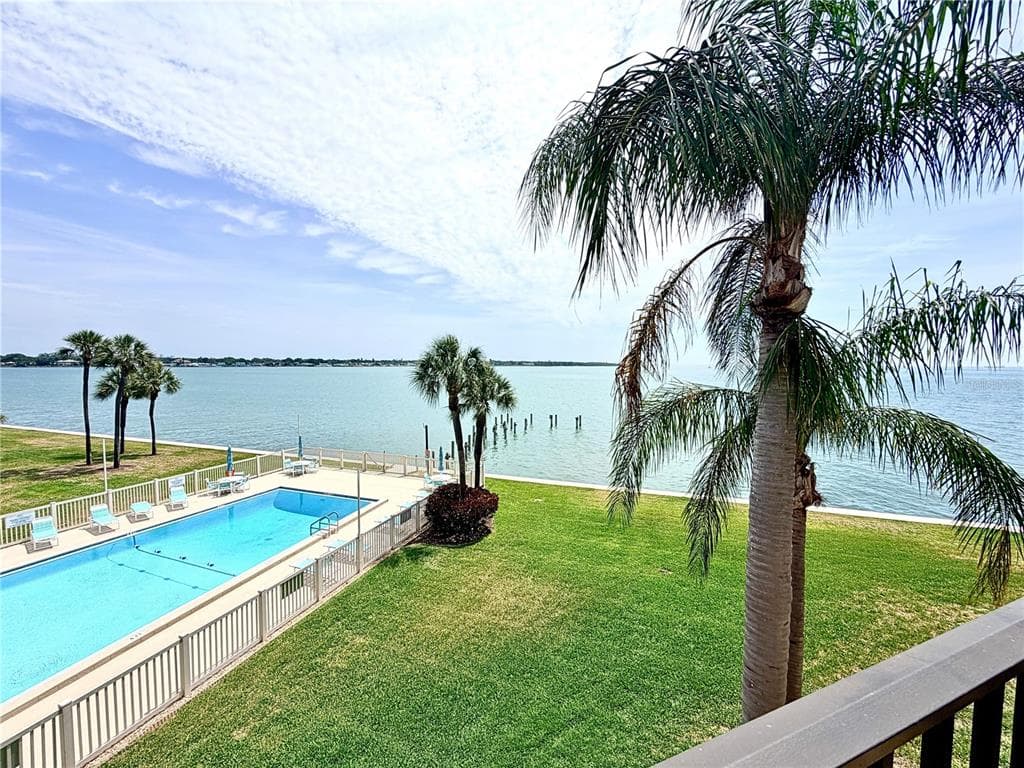 7520 SUNSHINE SKYWAY LANE S T18 photo 4