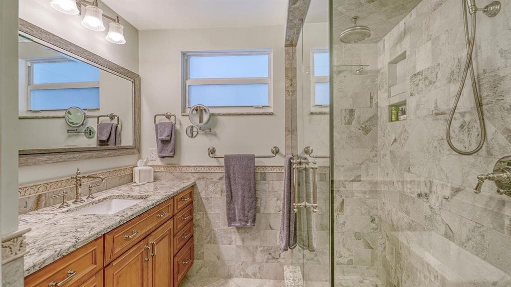 605 SUTTON PLACE 201 photo 24