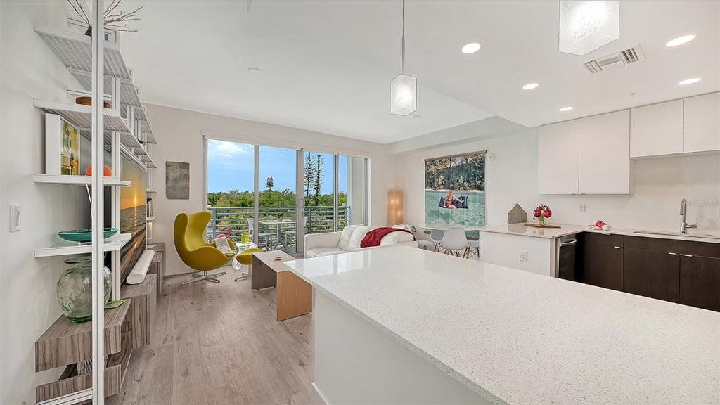 1709 N TAMIAMI TRAIL 522 photo 8