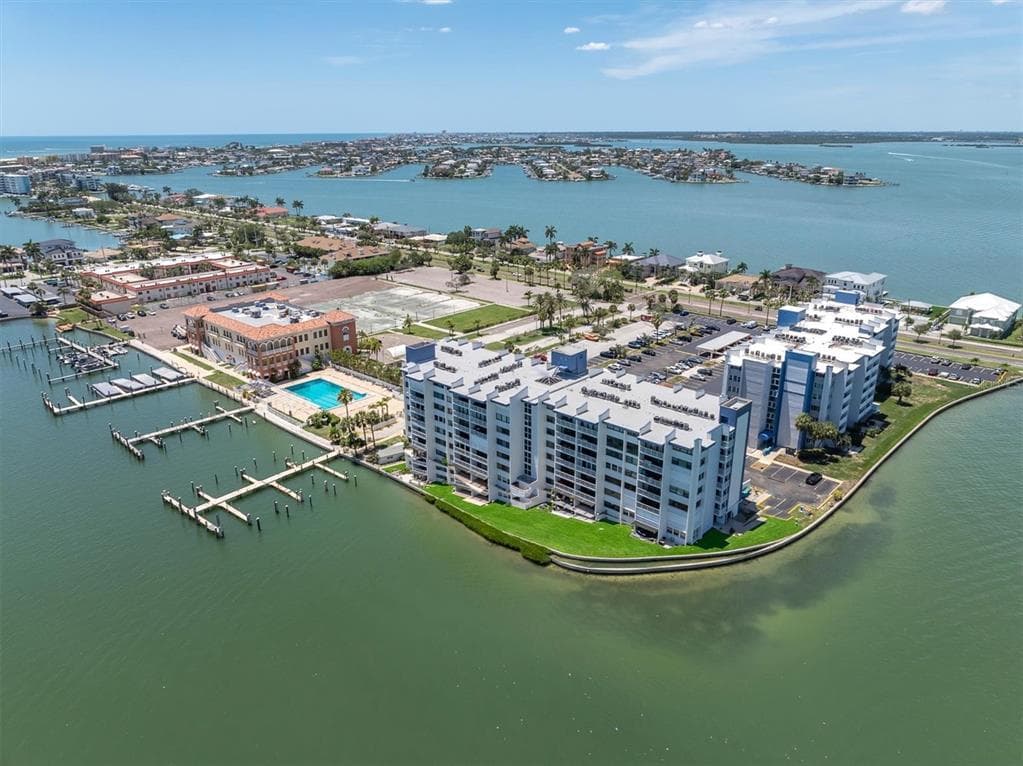 450 TREASURE ISLAND CAUSEWAY 102 photo 5