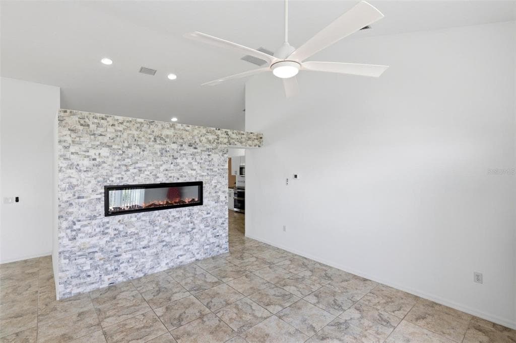 605 ROTONDA CIR photo 18