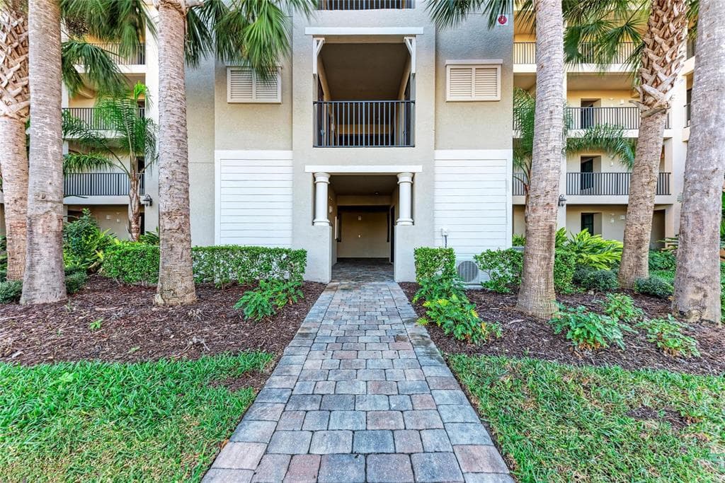 18114 GAWTHROP DRIVE 204 photo 3