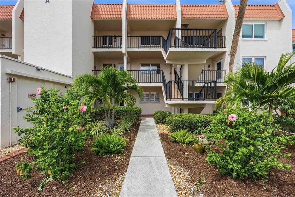 270 SANTA MARIA STREET 104 photo 3