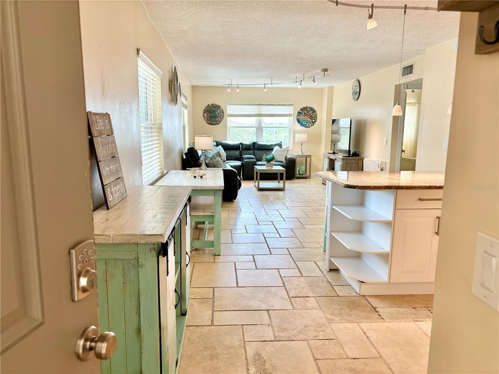 18650 GULF BOULEVARD 315 photo 2