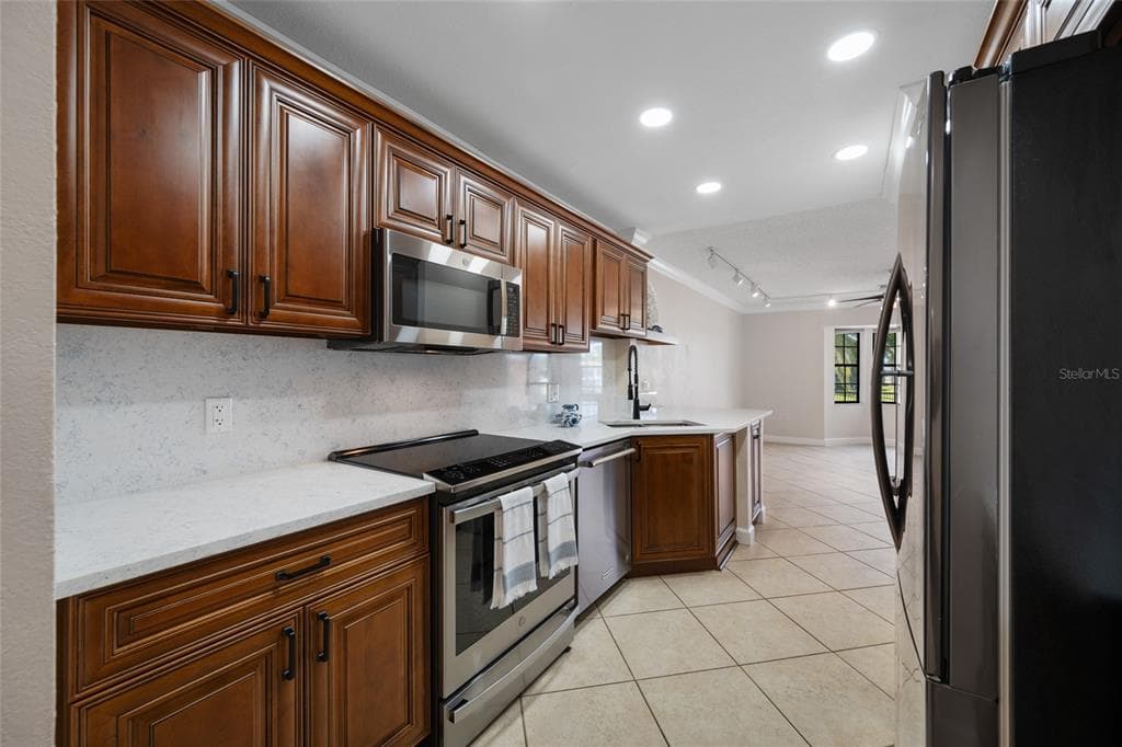 10416 SAINT TROPEZ PLACE photo 8