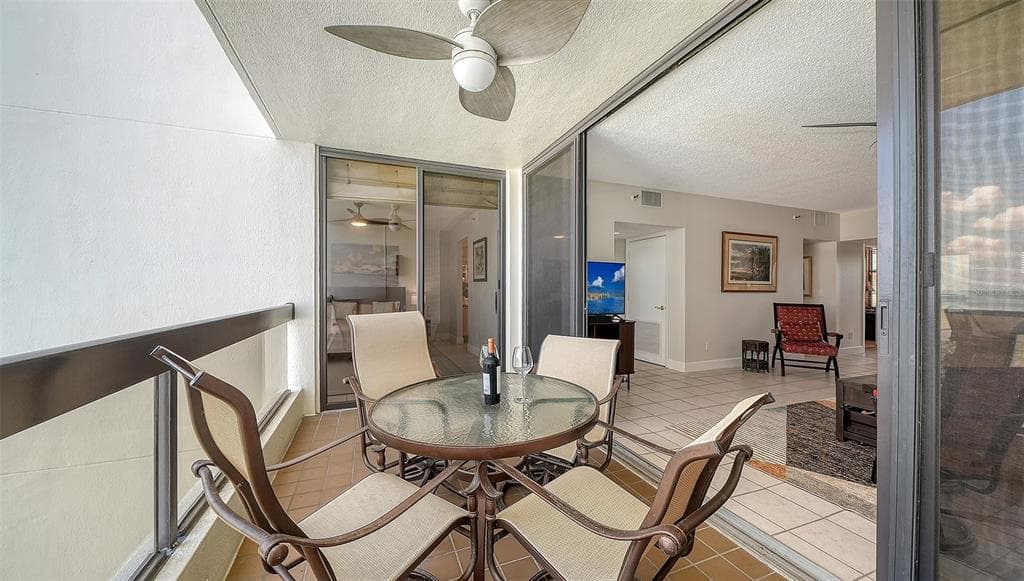 1932 HARBOURSIDE DRIVE 242 photo 6