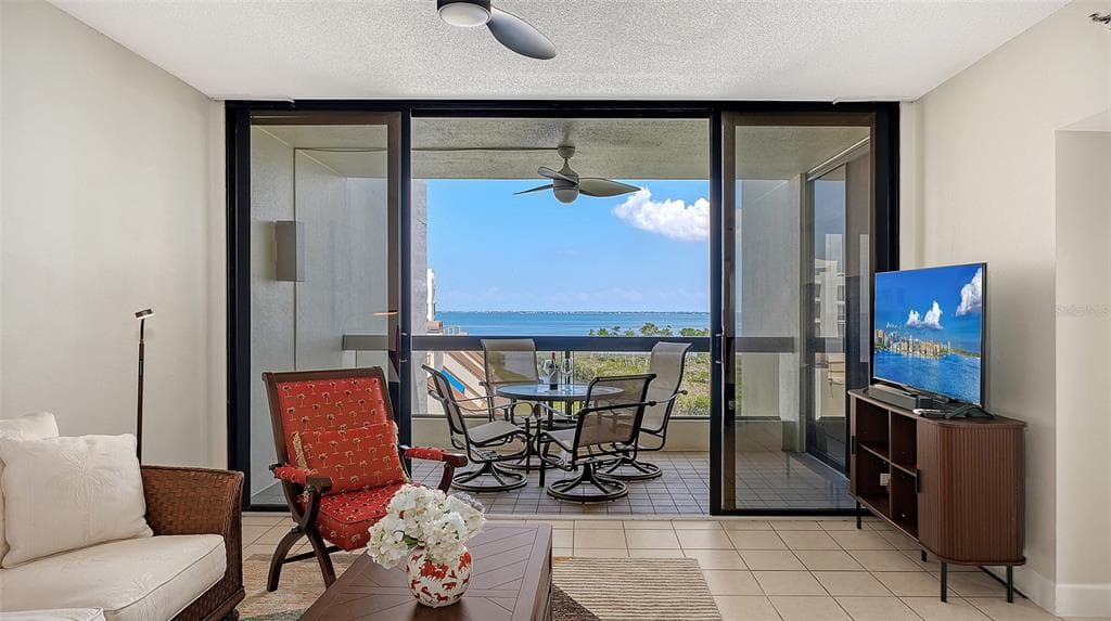1932 HARBOURSIDE DRIVE 242 photo 7