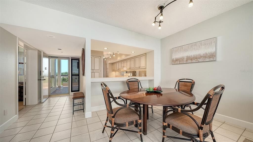 1932 HARBOURSIDE DRIVE 242 photo 9