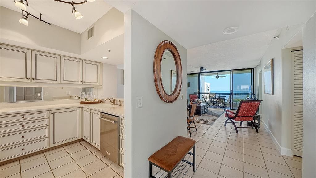 1932 HARBOURSIDE DRIVE 242 photo 10