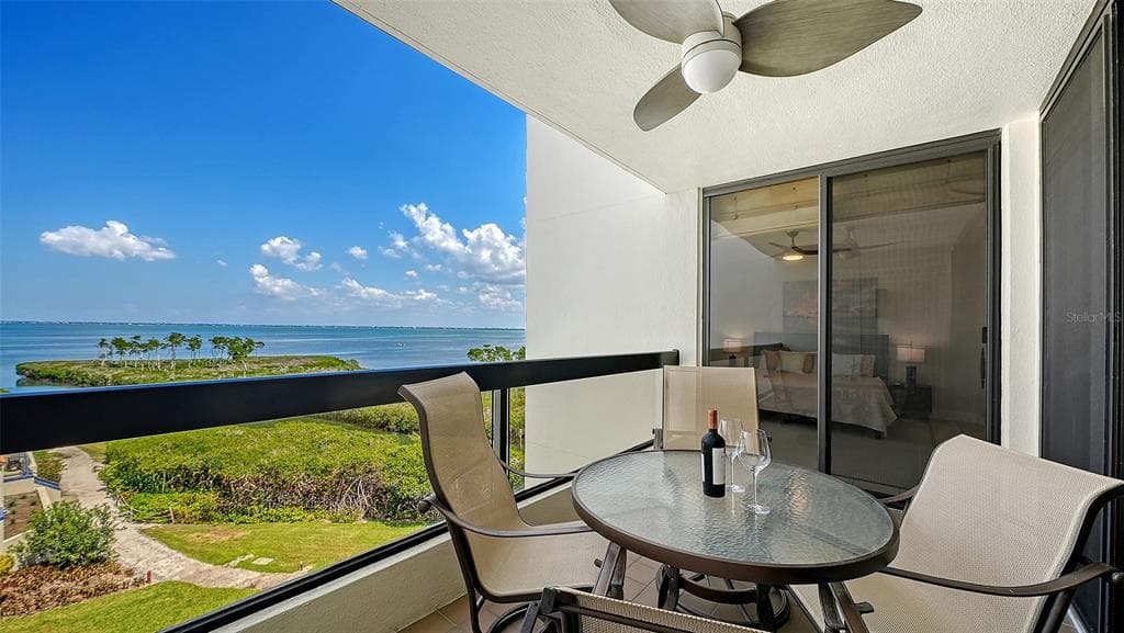 1932 HARBOURSIDE DRIVE 242 photo 4