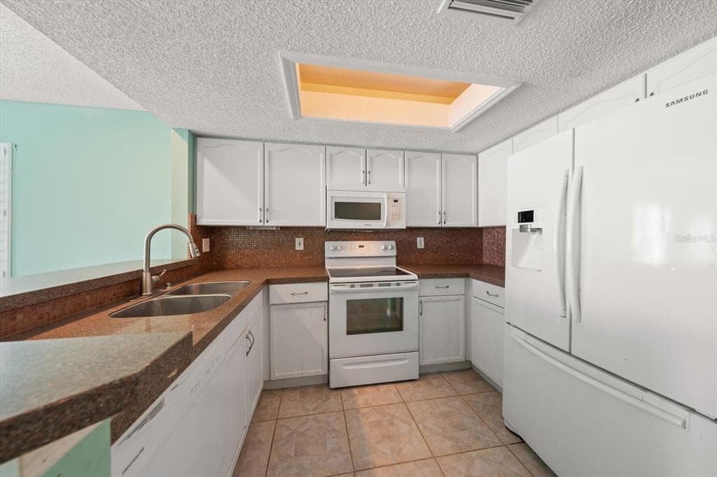 124 MARCDALE BOULEVARD photo 10