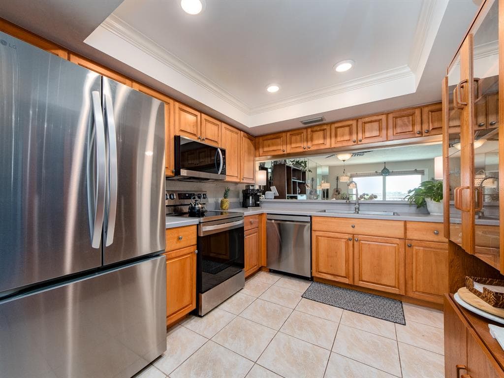 610 ISLAND WAY 407 photo 10