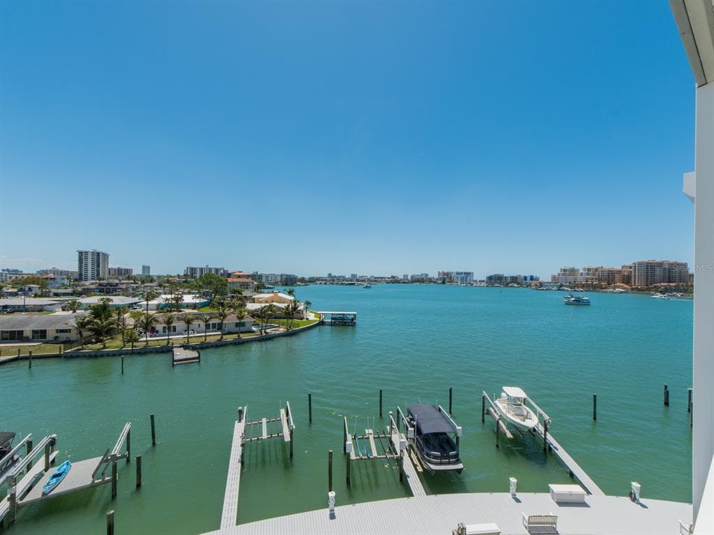 610 ISLAND WAY 407 photo 18