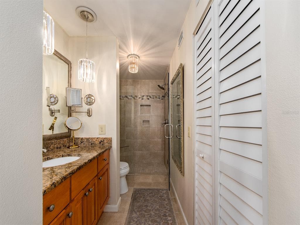 610 ISLAND WAY 407 photo 21