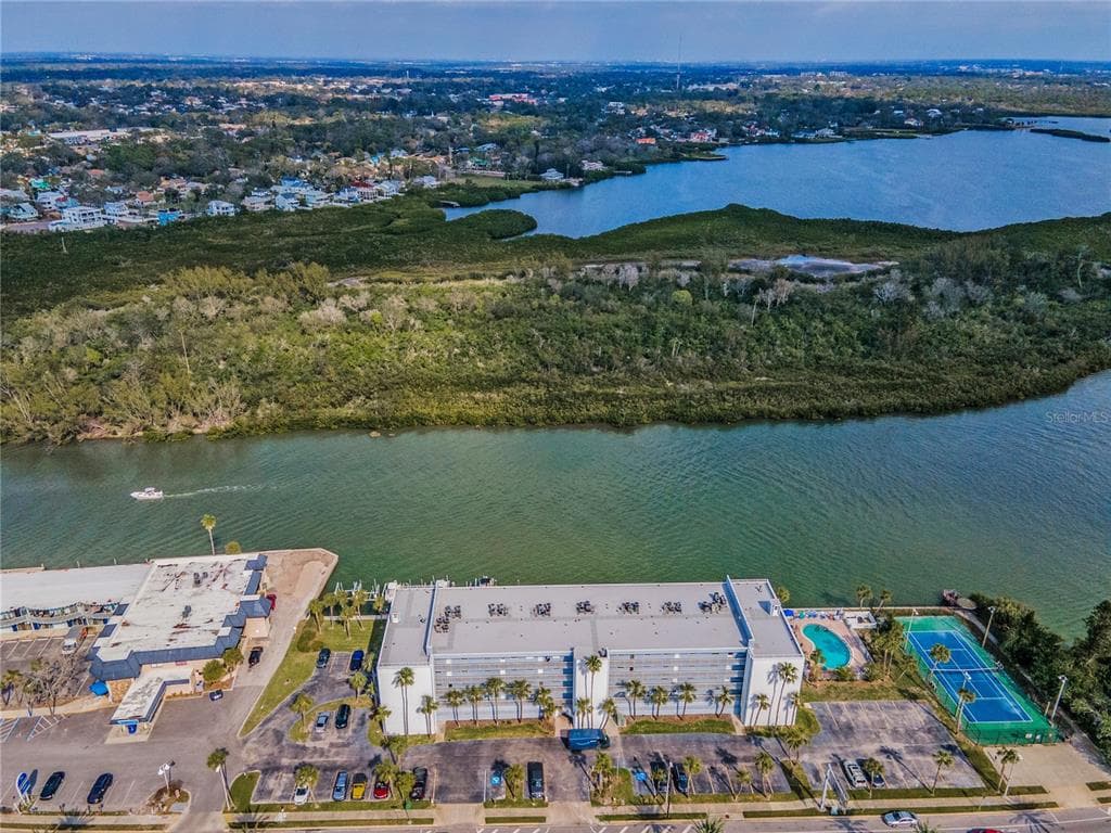 18325 GULF BOULEVARD 308 photo 10