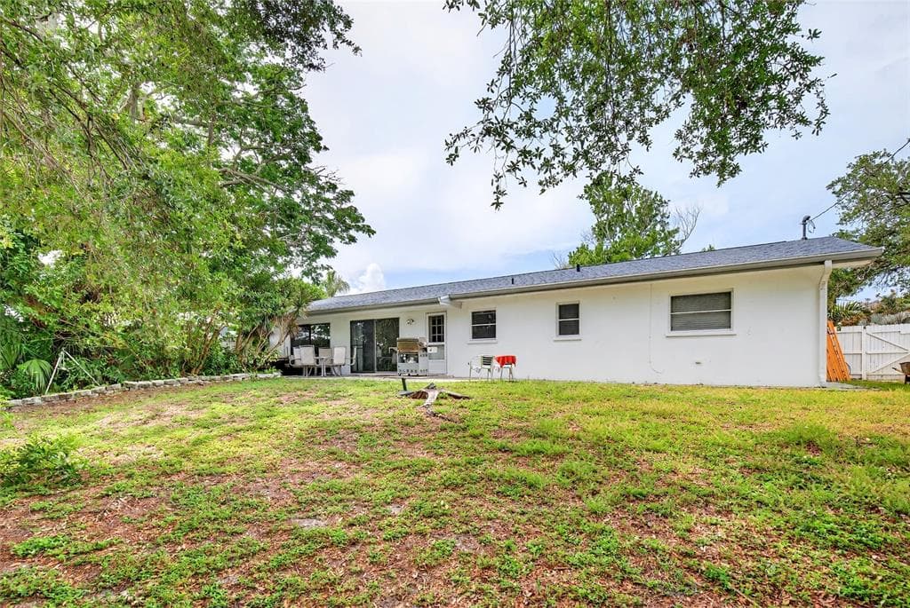 1565 S EVERGREEN AVENUE photo 18
