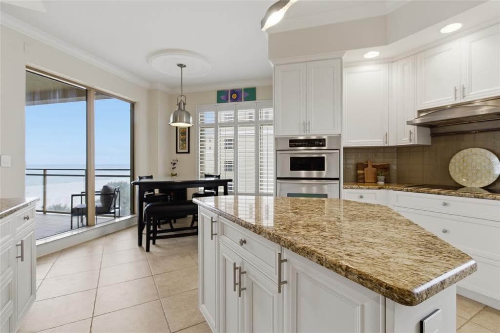 11 BAYMONT STREET 608 photo 19