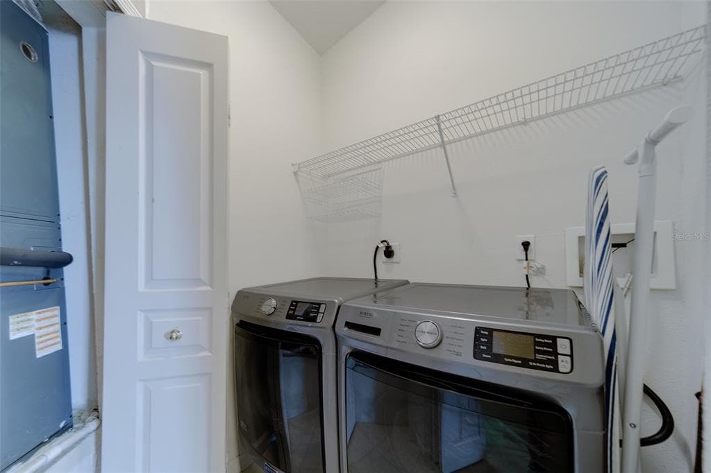 138 BRENT CIRCLE photo 17