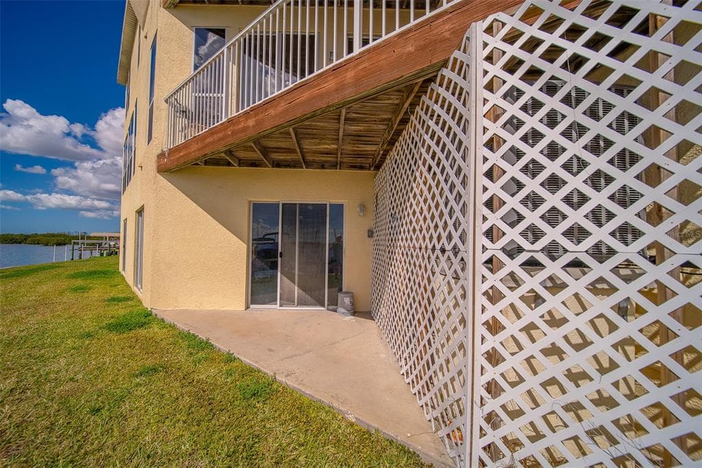 138 BRENT CIRCLE photo 18