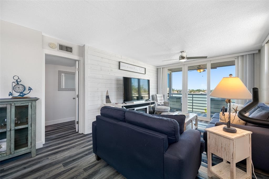 5701 BAHIA DEL MAR CIRCLE 408 photo 3
