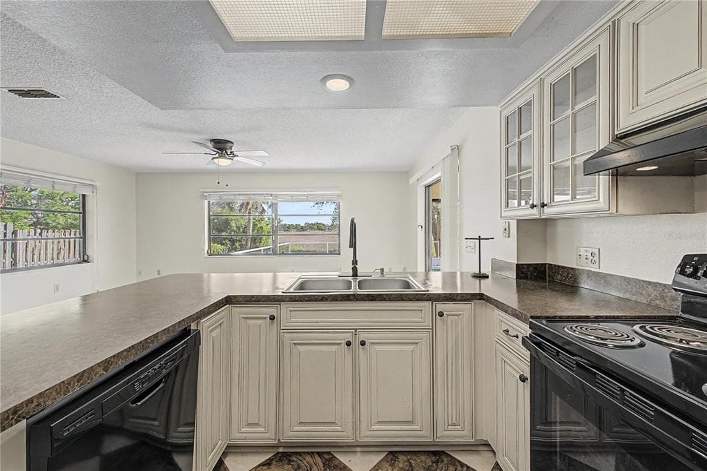 1358 IVYDALE ROAD photo 20