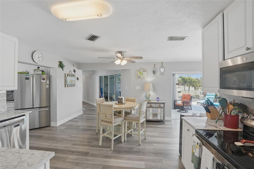 300 DELIDO COURT photo 10