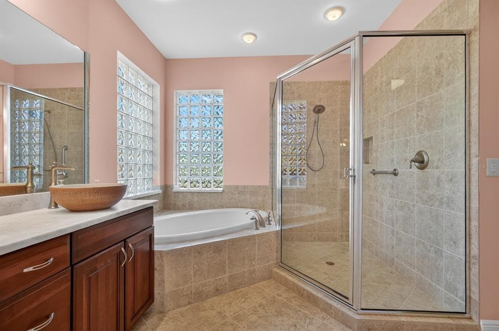 40 CASA BELLA CIRCLE 1101 photo 23