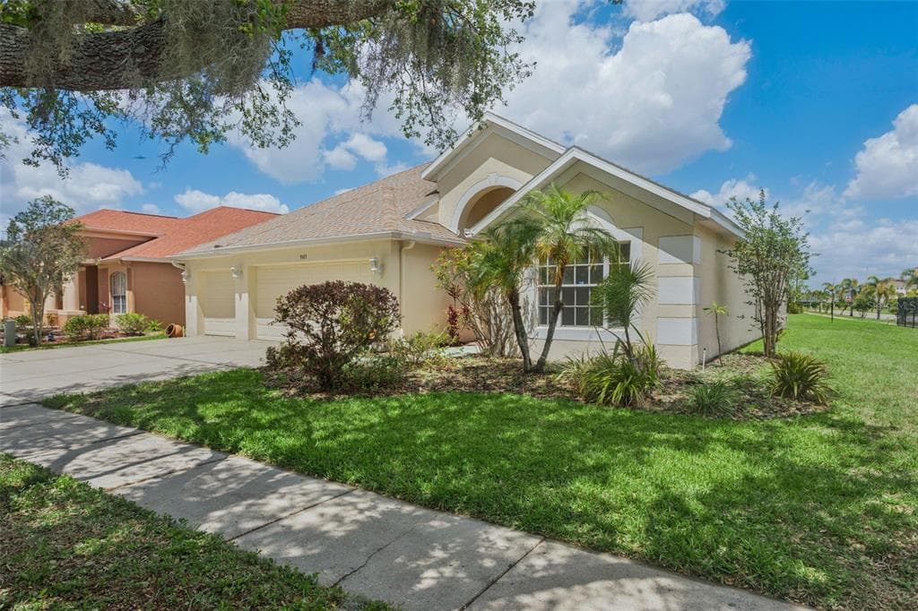 9103 PINEBREEZE DRIVE photo 2