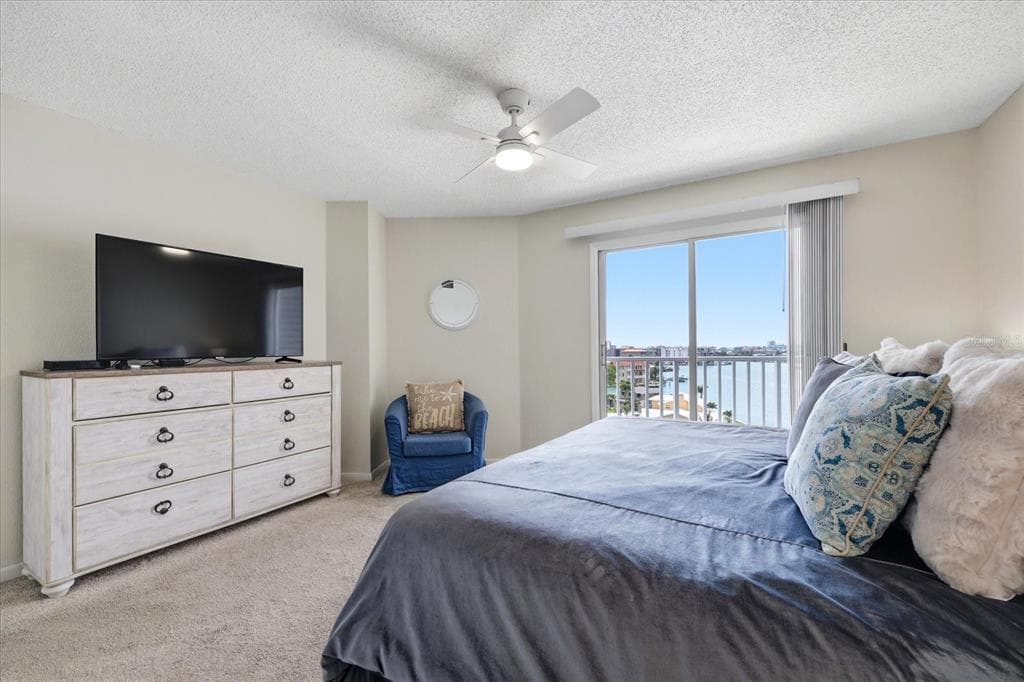 610 ISLAND WAY 607 photo 16