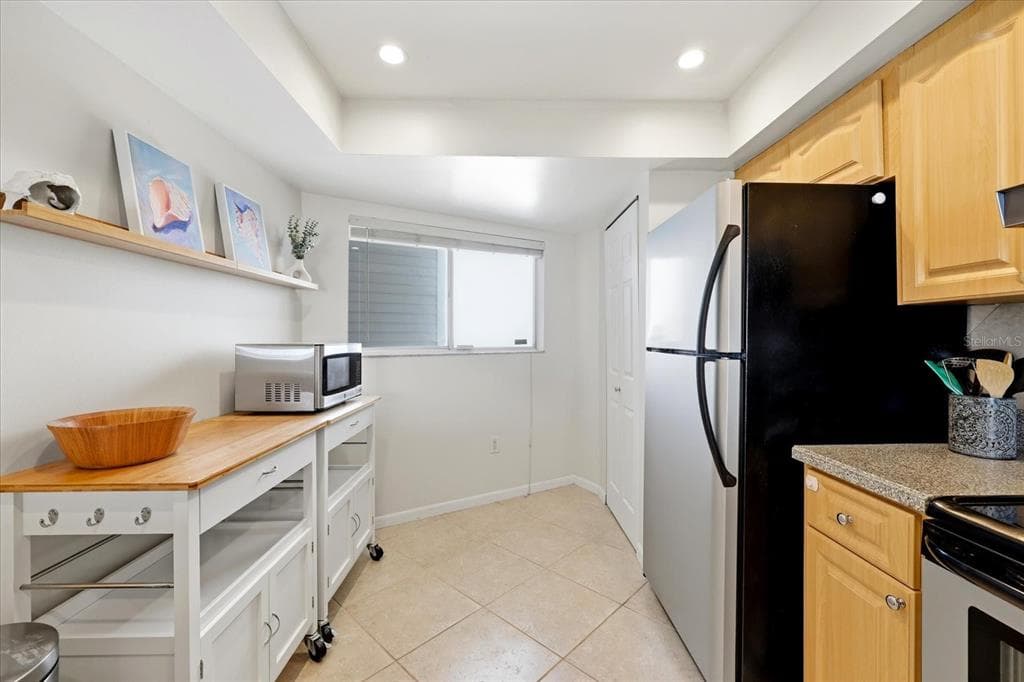 610 ISLAND WAY 607 photo 10