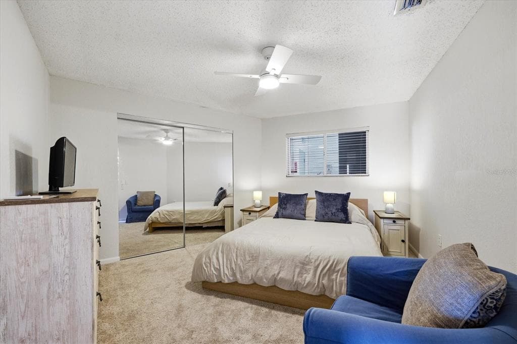 610 ISLAND WAY 607 photo 19