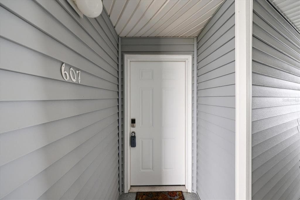610 ISLAND WAY 607 photo 4