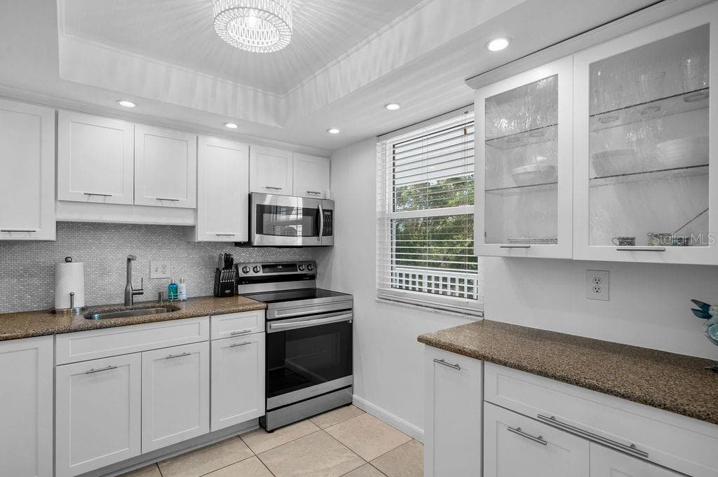 600 SUTTON PLACE B302 photo 16