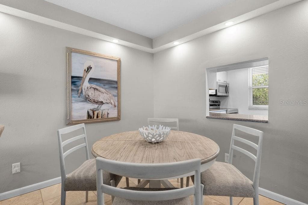600 SUTTON PLACE B302 photo 19