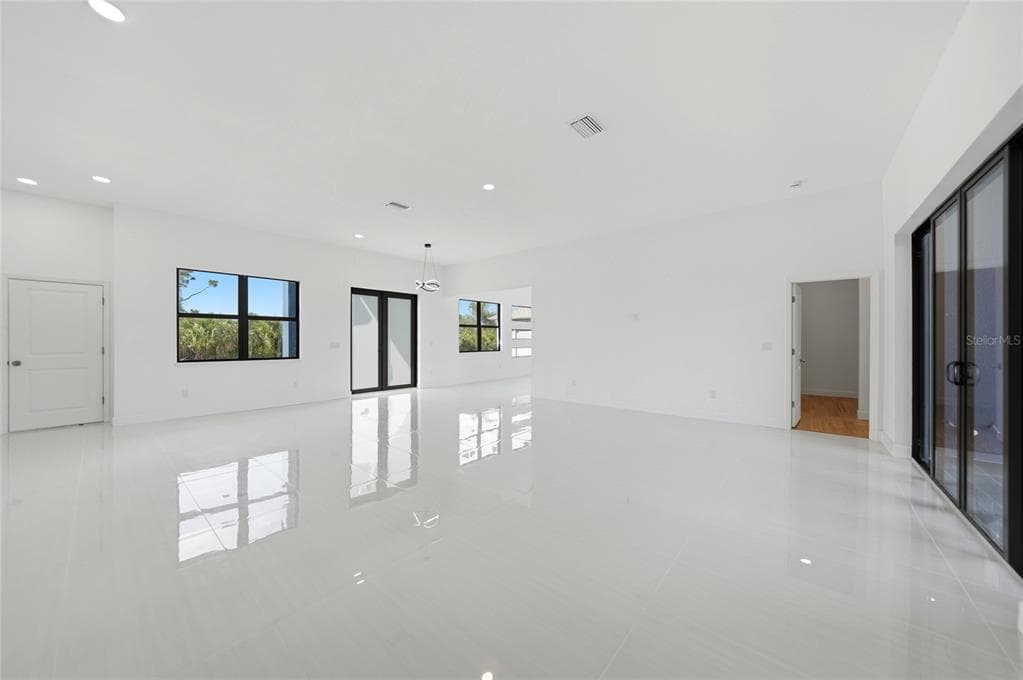 15096 LAKELAND CIRCLE photo 6