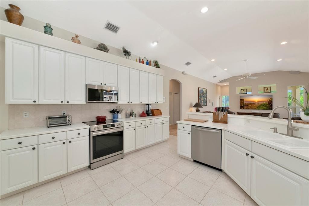 4956 BRIDGEHAMPTON BOULEVARD photo 10