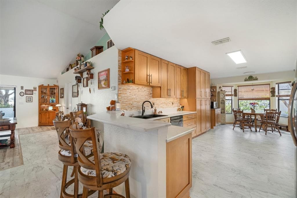1472 IVYDALE ROAD photo 11