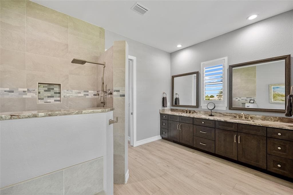 4286 HARBOR BOULEVARD photo 16
