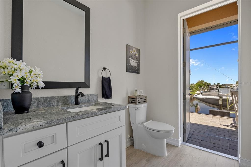 4286 HARBOR BOULEVARD photo 19