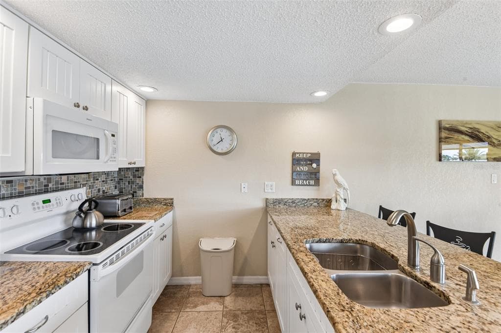 50 GULF BOULEVARD 301 photo 6