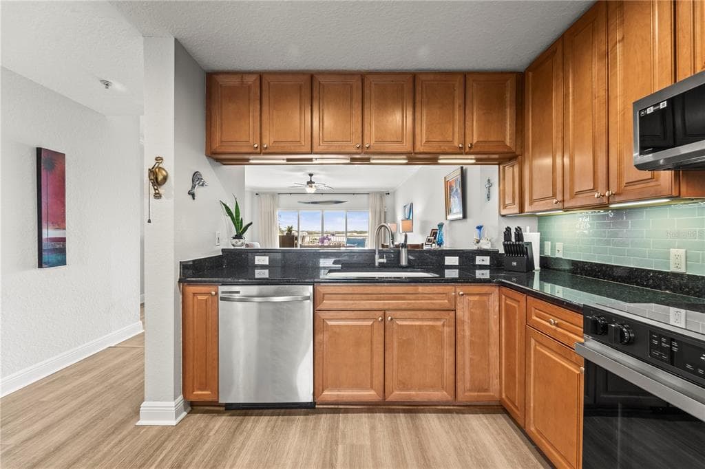 425 150TH AVENUE 2303 photo 10