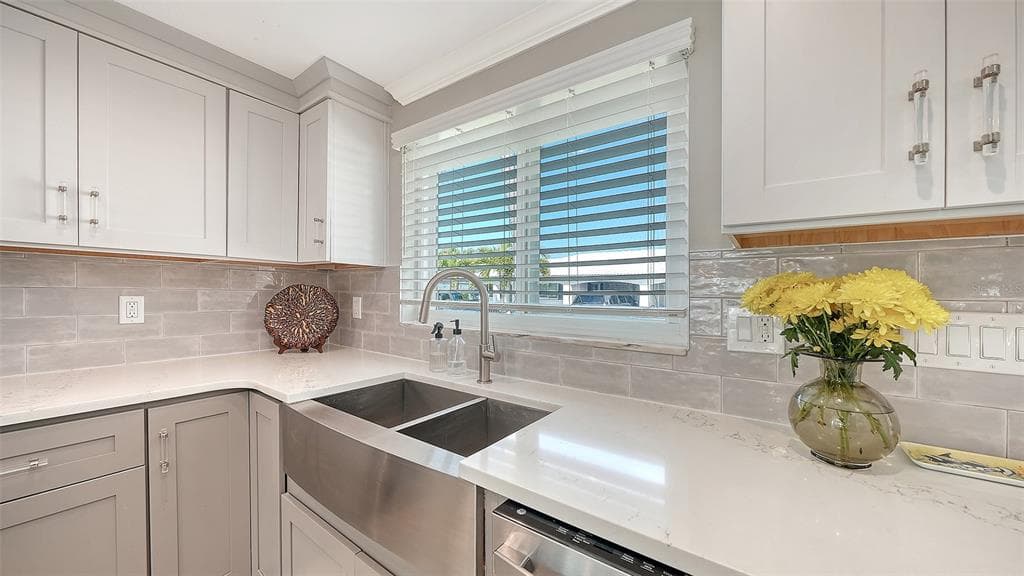 900 SPANISH DRIVE N photo 8