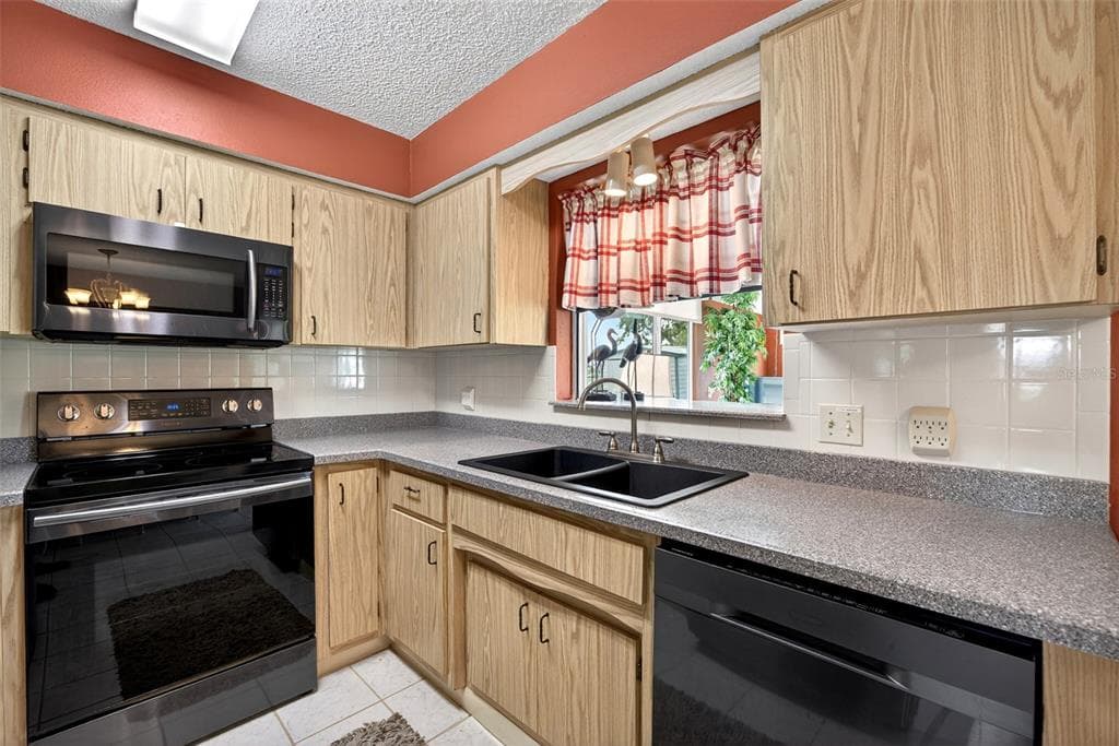 1255 LINCOLN DRIVE photo 9