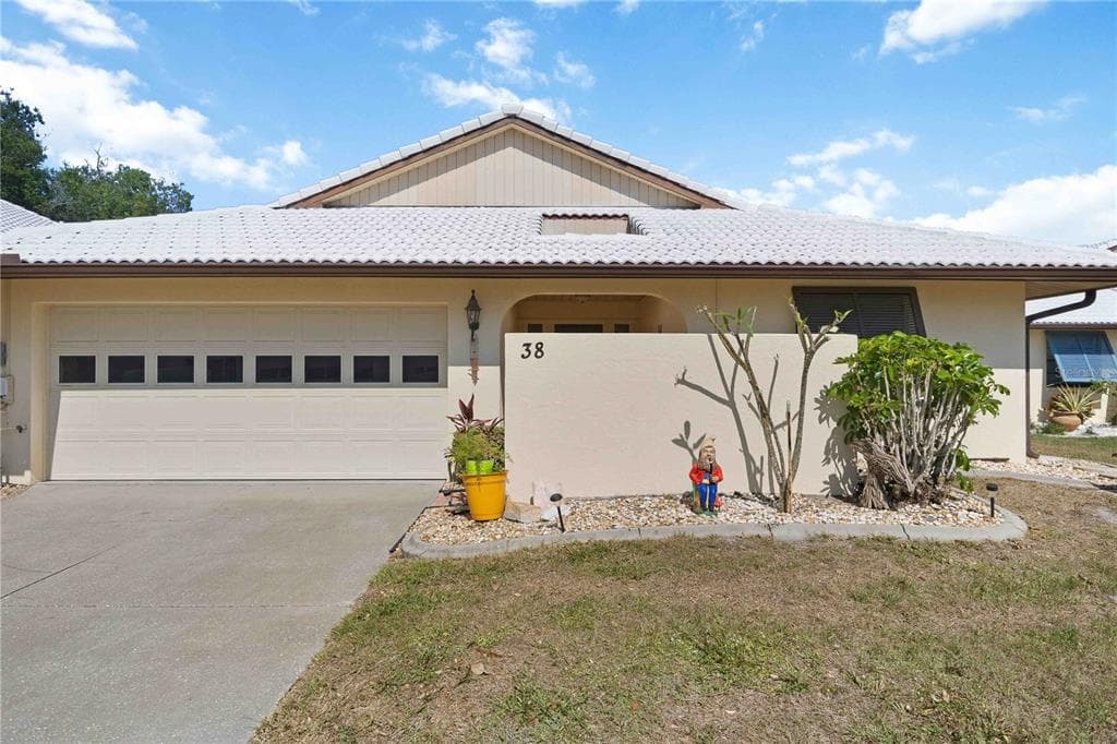 38 PEBBLE ROCK DRIVE photo 1