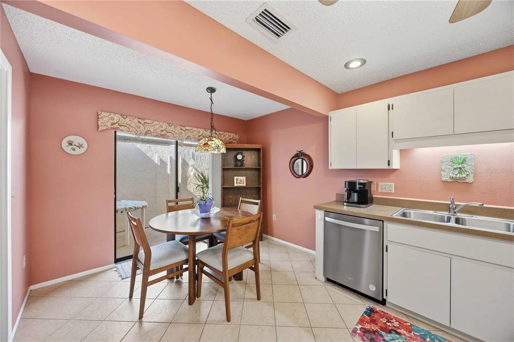 38 PEBBLE ROCK DRIVE photo 9