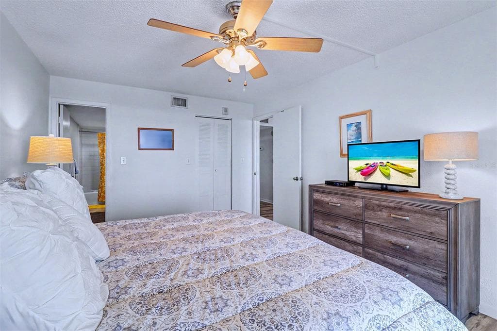 1230 GULF BOULEVARD 404 photo 20