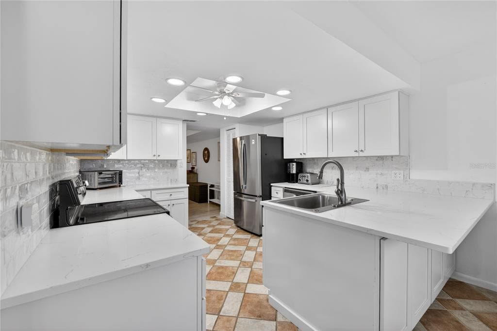 25188 MARION AVENUE E208 photo 5