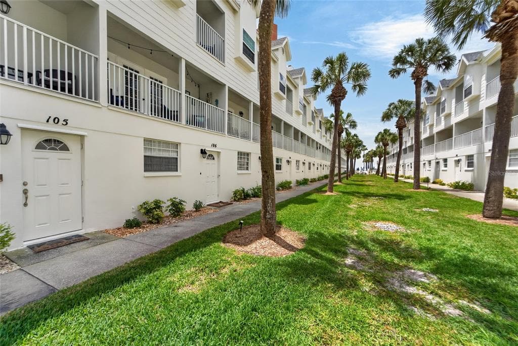 17960 GULF BOULEVARD 106 photo 12
